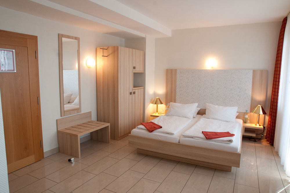 Conti Am Hauptbahnhof Hotel 3*