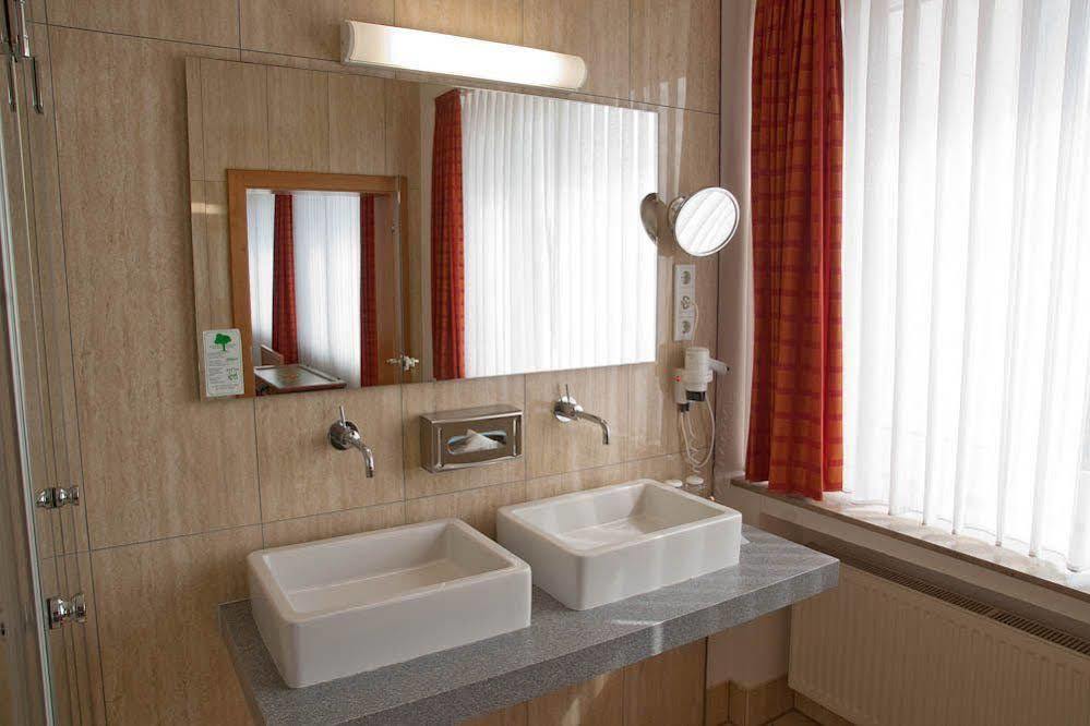 Conti Am Hauptbahnhof 3*